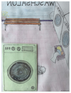 Bild des Inneren eines Waschsalons mit Waschmaschinen an der rechten Wand und einer Glasscheibe zur Straße, auf der man spiegelverkehrt die Aufschrift 'Waschsalon' erkennt und hinter der man ein abgestelltes Fahrrad und einen Blumenkübel erahnen kann. Im Vordergrund ist eine grüne Waschmaschine, in dessen Trommel sich ein Universum abzeichnet. Neben der Waschmaschine liegt eine schlafende graue Katze.